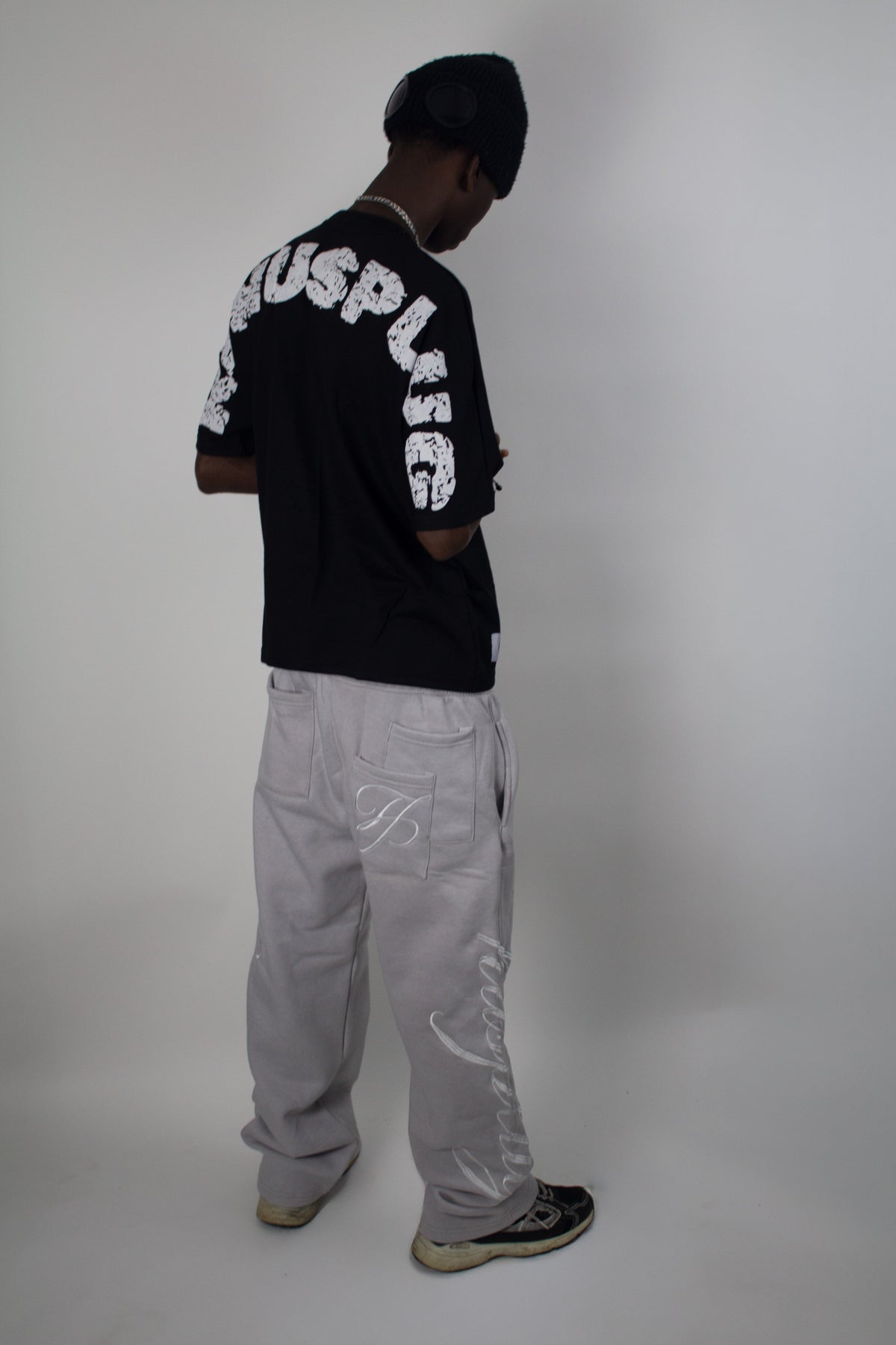 Grey Pants | Husplug