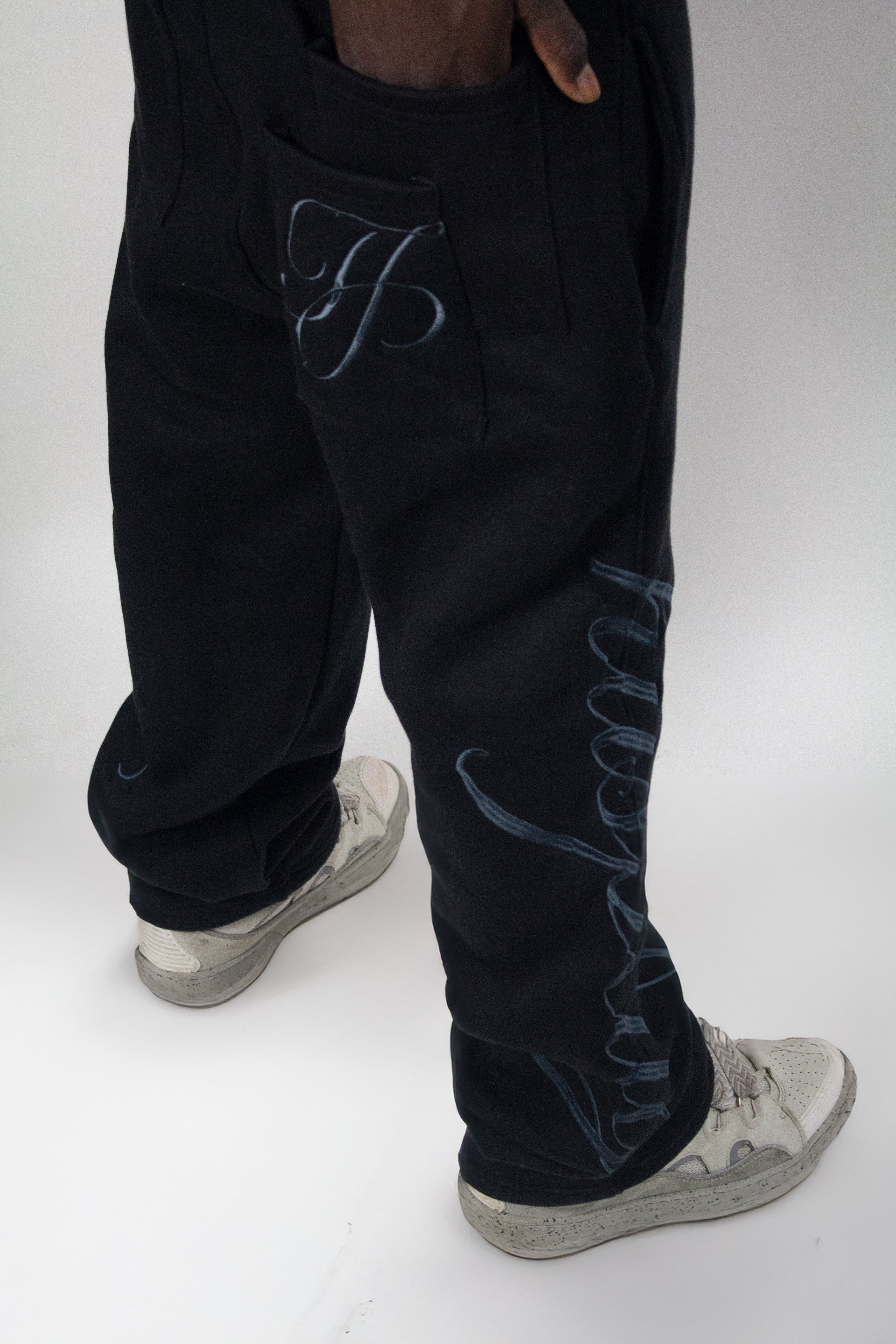 Black Pants | Husplug