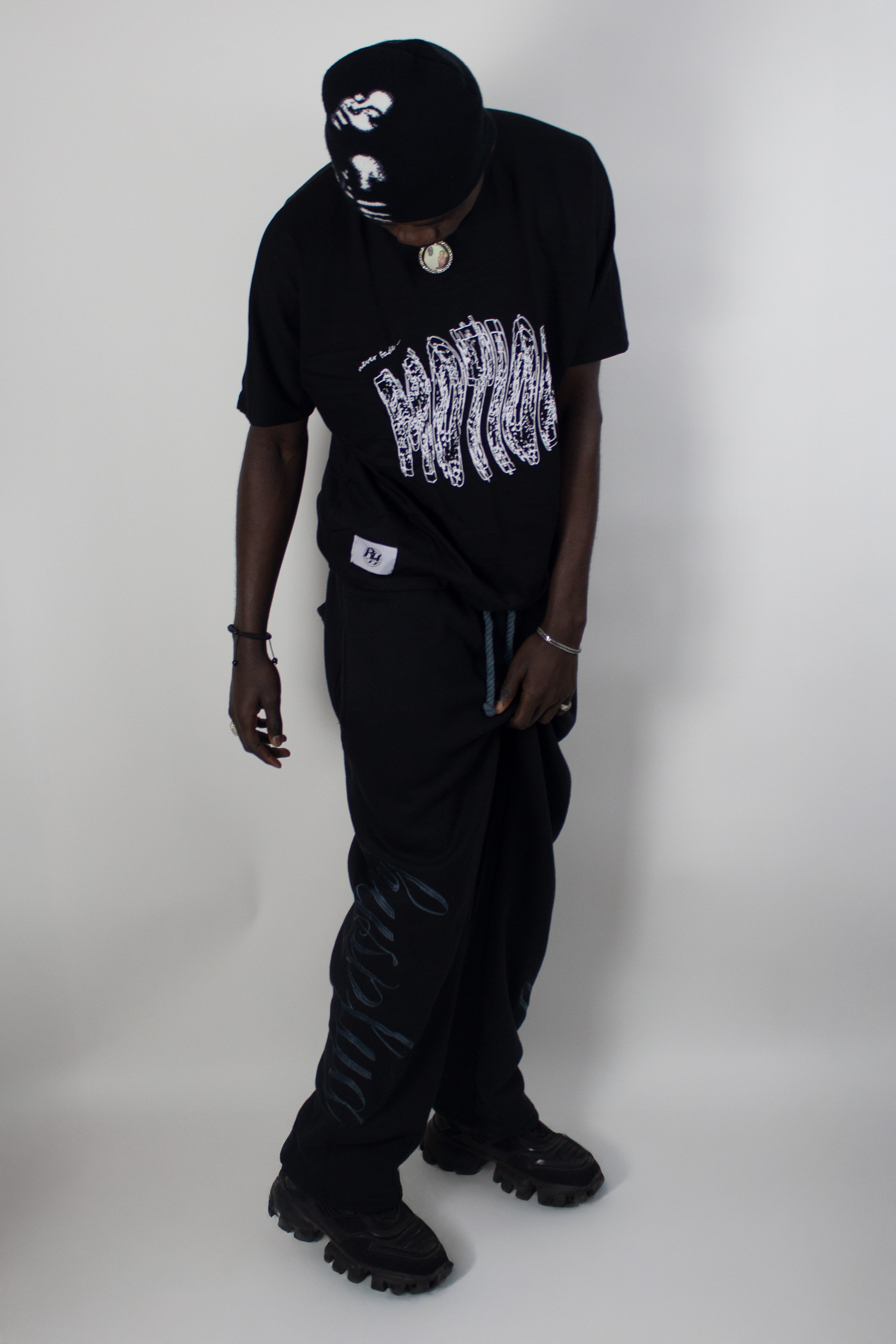 Black Pants | Husplug