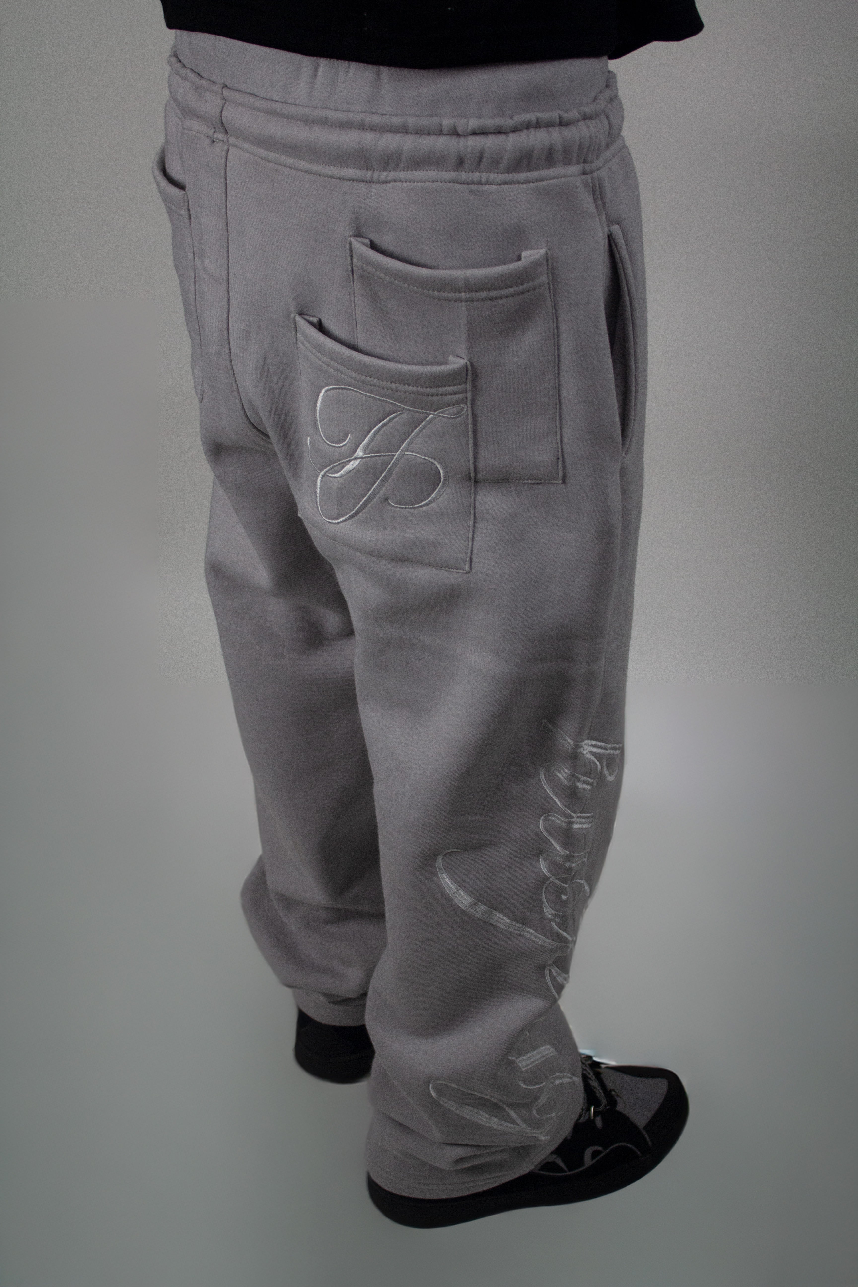 Grey Pants | Husplug
