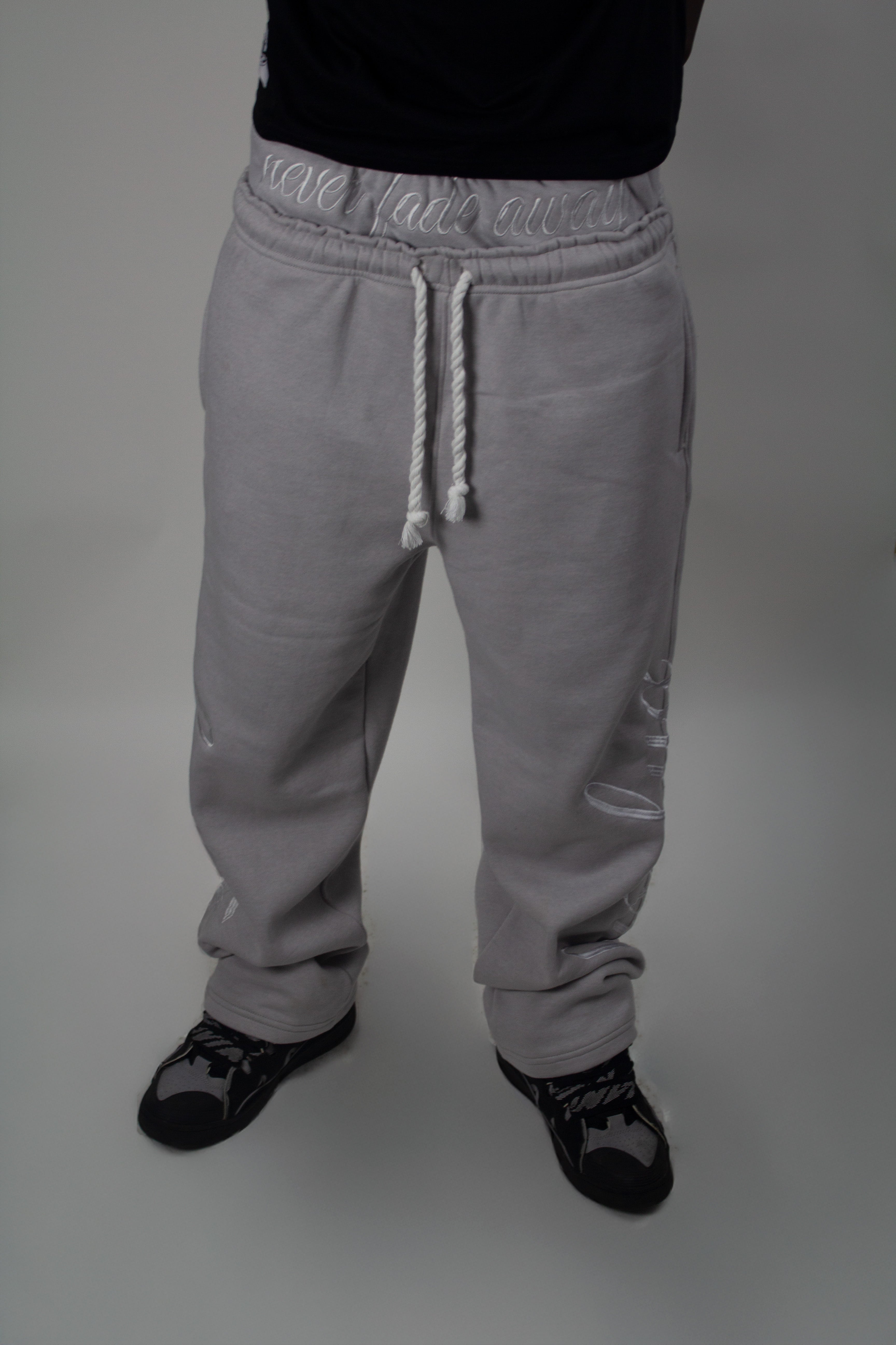 Grey Pants | Husplug